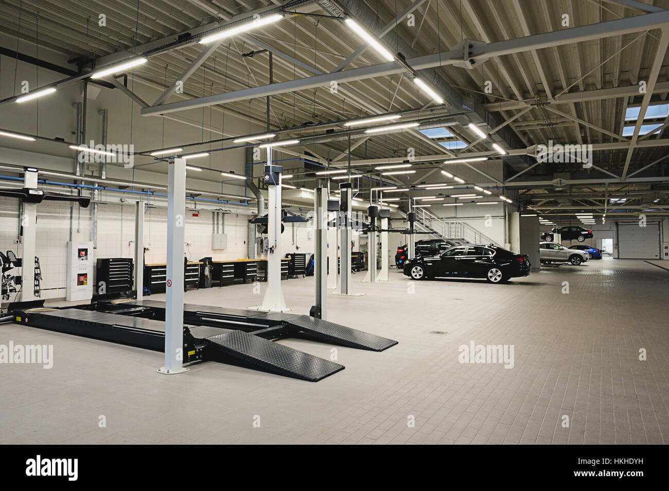 Riparazione auto shop big e pulire il garage Foto Stock