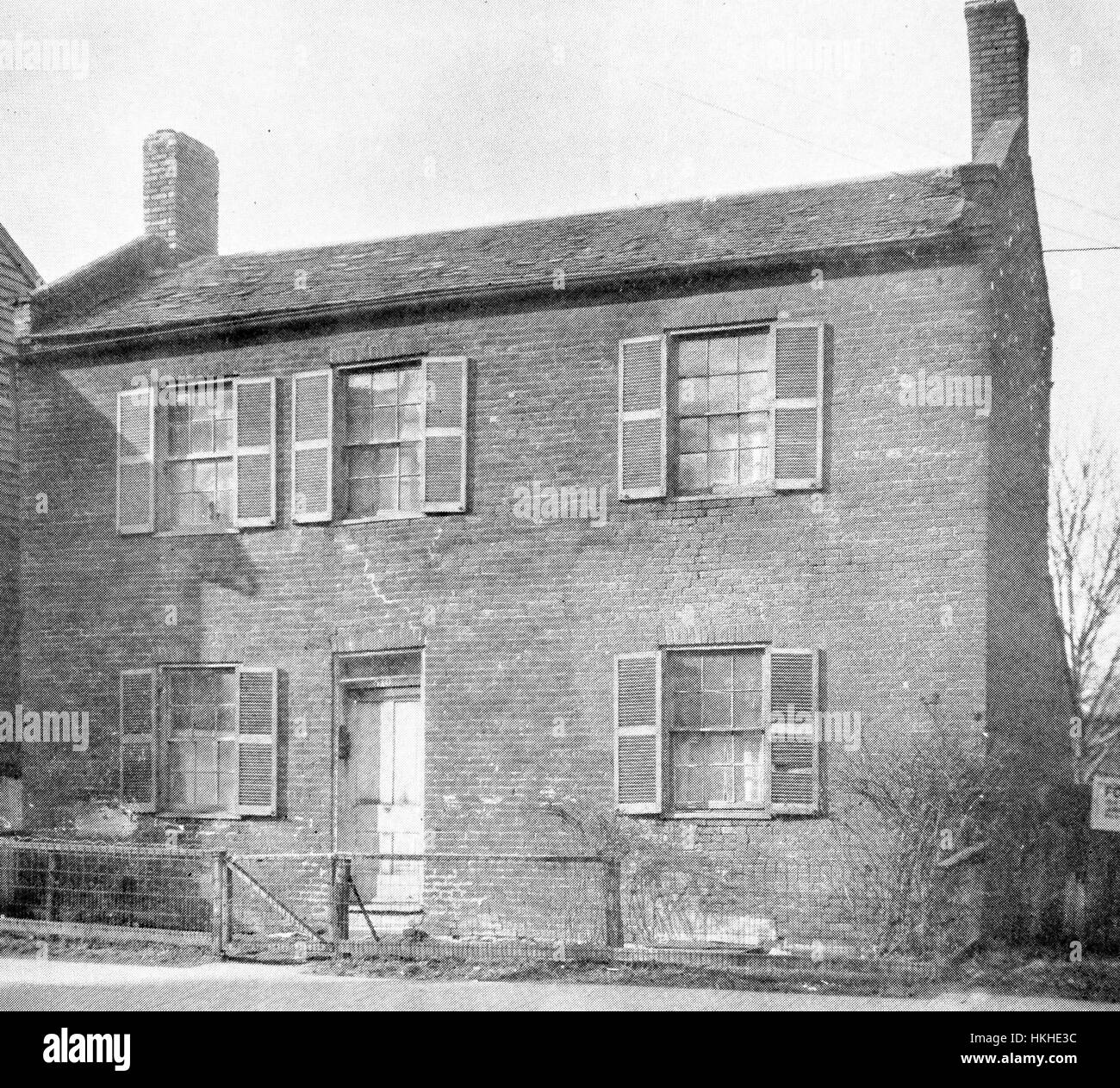 Una fotografia della parte esterna dell'edificio dove Lewis Robards limita i suoi schiavi, Robards era un famigerato commerciante slave in Kentucky e fu coinvolto in numerose azioni legali per la vendita degli schiavi che erano noti per essere sofferente, egli è stato anche coinvolto in attività illecite di slave di pratiche commerciali che trattano in rapito gli schiavi e la vendita illegale, al primo piano dell'edificio è stato utilizzato come cramped quarters per schiavi egli intendeva vendere rapidamente, il secondo piano era costituito da appartamenti più belli per le ragazze e le donne, Lexington, Kentucky, 1940. Dalla Biblioteca Pubblica di New York. Foto Stock