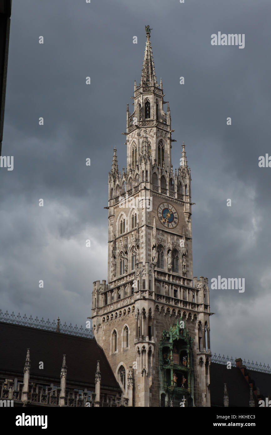 Neues Rathaus (Municipio Nuovo) in Marienplatz a Monaco di Baviera, Germania. Foto Stock