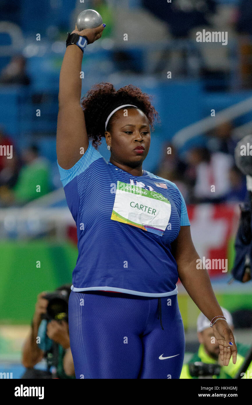 Rio de Janeiro, Brasile. Il 12 agosto 2016. Michelle Carter (USA) medaglia d'oro nel femminile colpo messo a 2016 Olimpiadi estive. ©Paul J. S Foto Stock