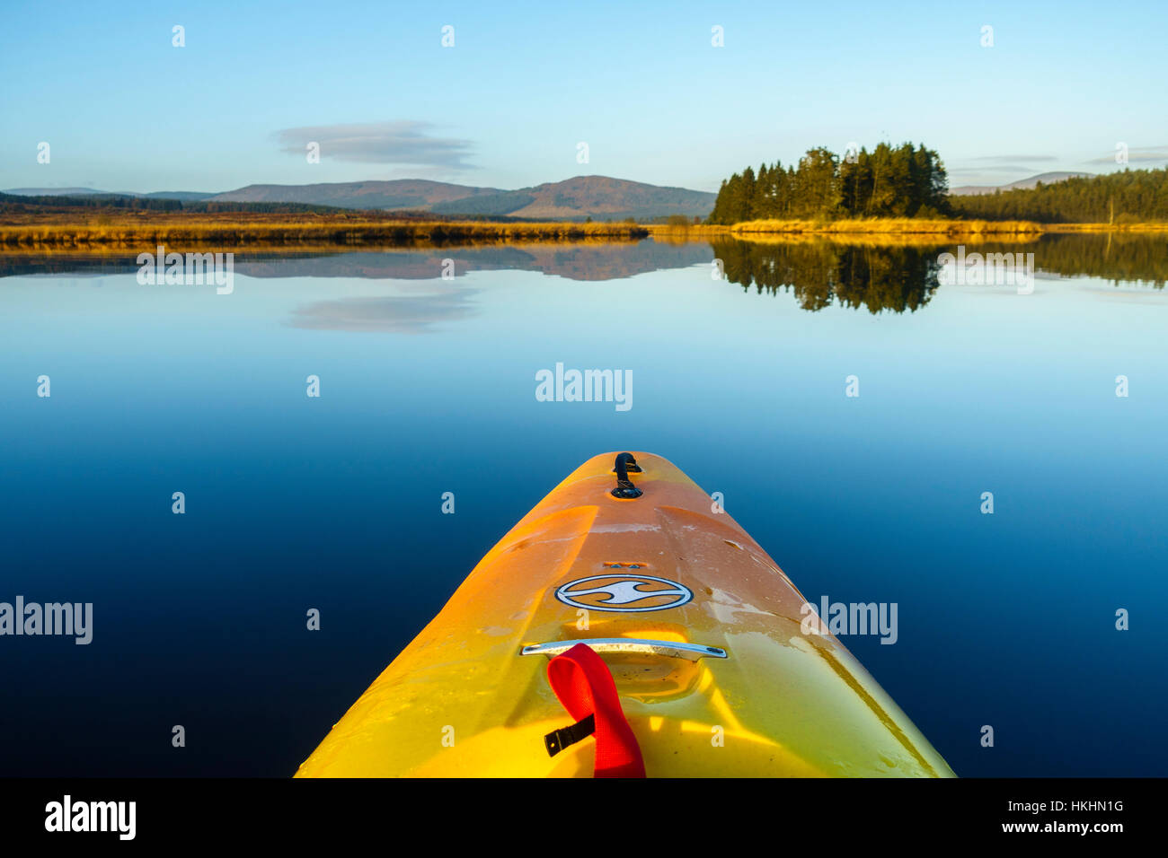 Kayak sul Loch Stroan e fiume Dee Foto Stock