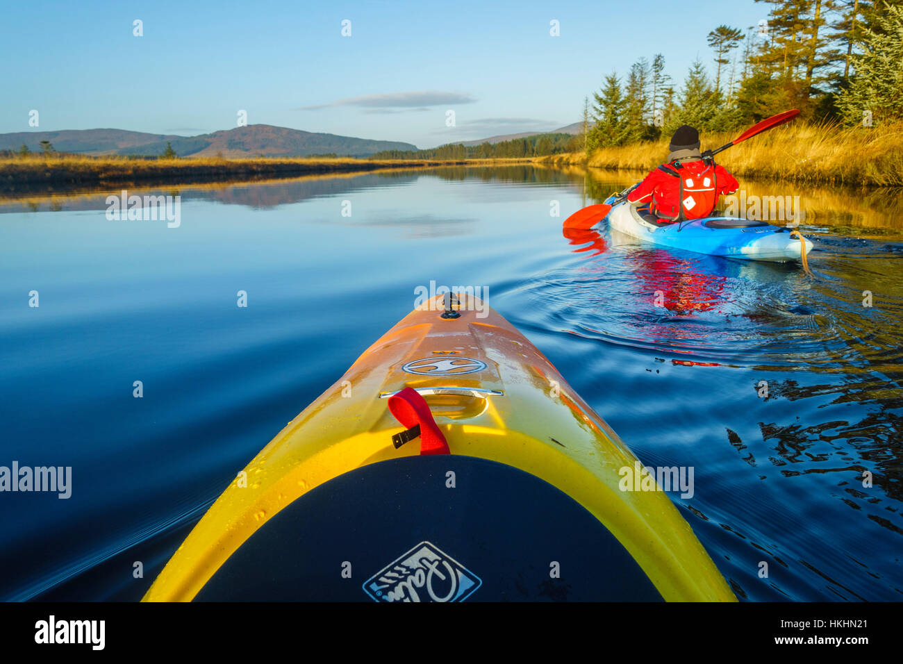 Kayak sul Loch Stroan e fiume Dee Foto Stock