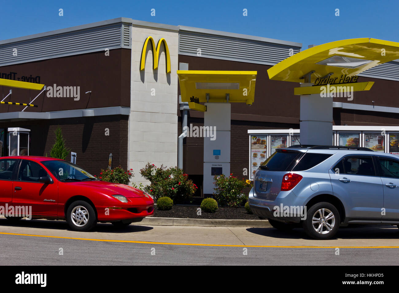 Indianapolis - Circa Giugno 2016: ristorante McDonald's ubicazione. McDonald's è una catena di ristoranti di Hamburger V Foto Stock