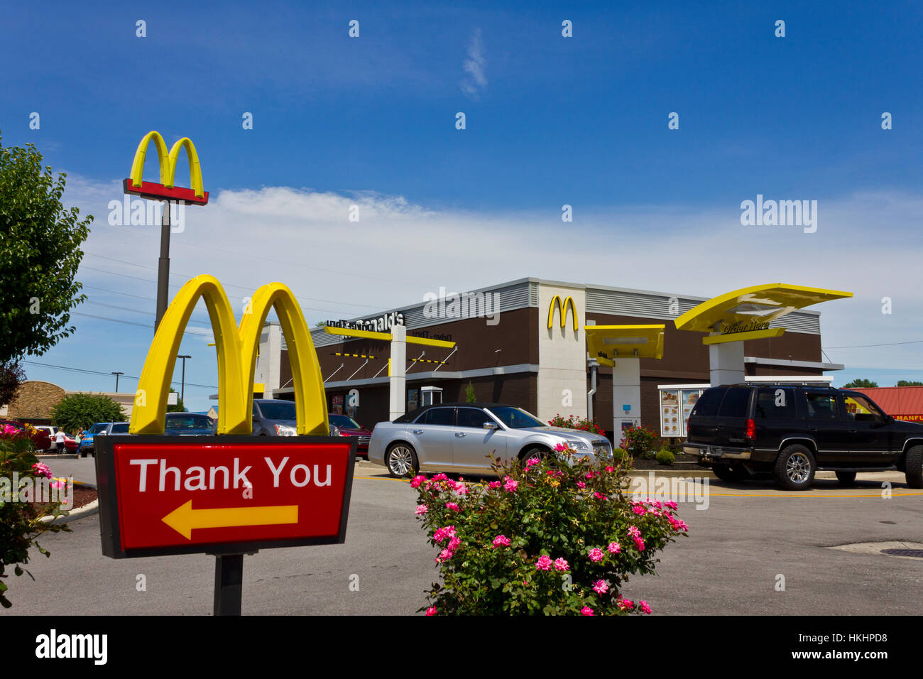 Indianapolis - Circa il luglio 2016: ristorante McDonald's ubicazione. McDonald's è una catena di ristoranti di Hamburger V Foto Stock
