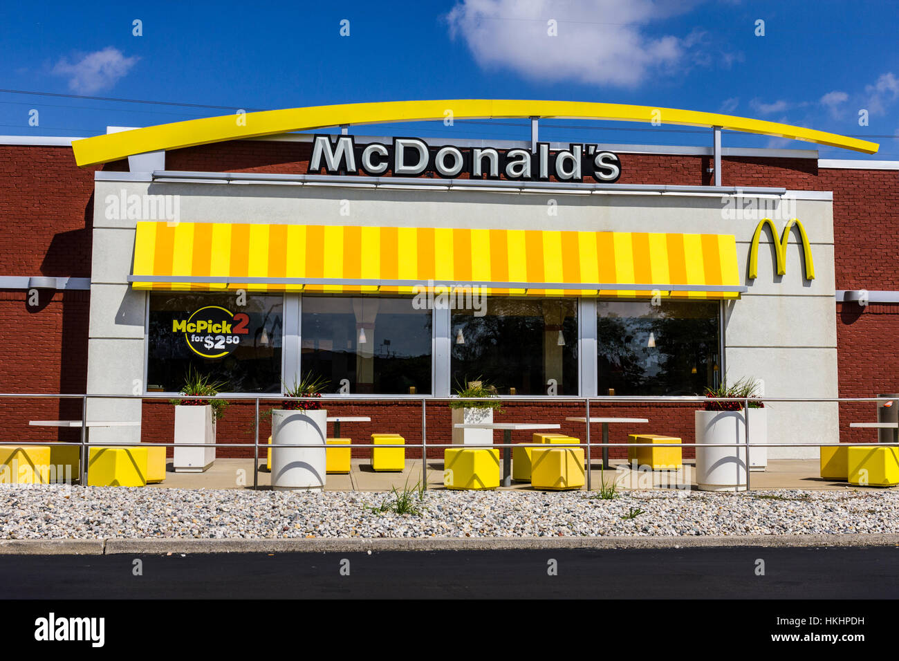 Indianapolis - Circa nel settembre 2016: ristorante McDonald's ubicazione. McDonald's è una catena di ristoranti di Hamburger VIII Foto Stock