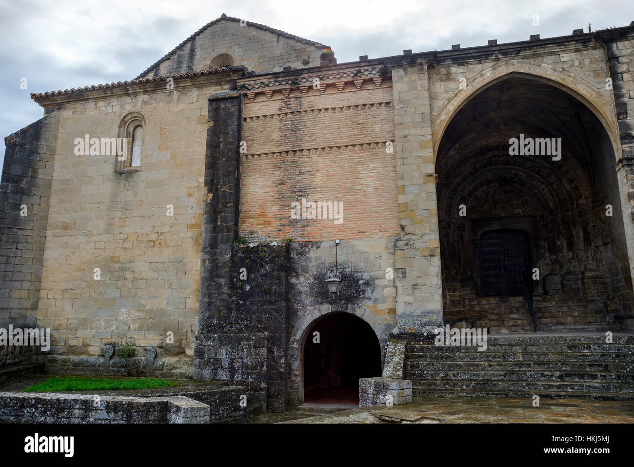 La chiesa-fortezza di San Esteban, in Sos del Rey Catolico, Saragozza, Aragona, orientale della Spagna. Fu costruita nel XII secolo in stile romanico Foto Stock