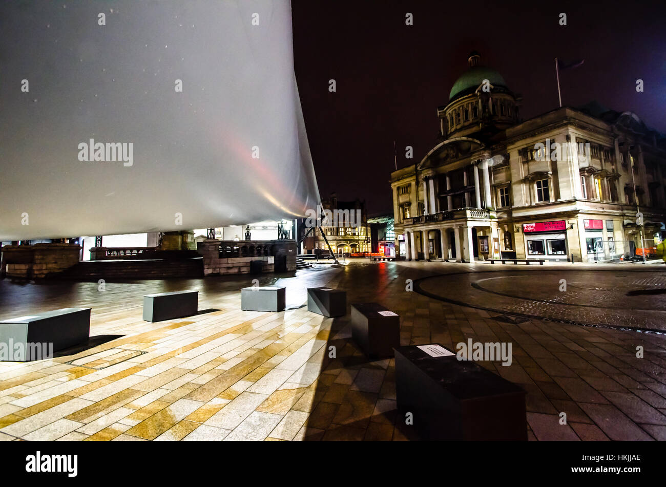 Scafo pala di turbina eolica tempo di notte a city hall Foto Stock