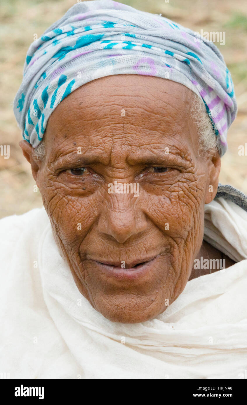 Il vecchio uomo al mercato locale, Arba Minch, Etiopia Foto Stock