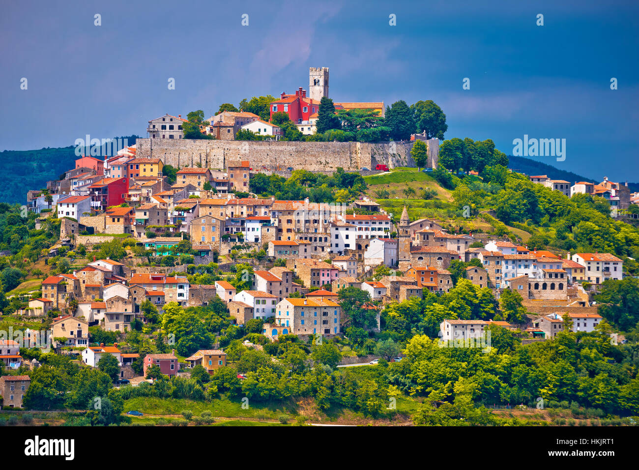Città di Motovun sulla pittoresca collina, Istria, Croazia Foto Stock