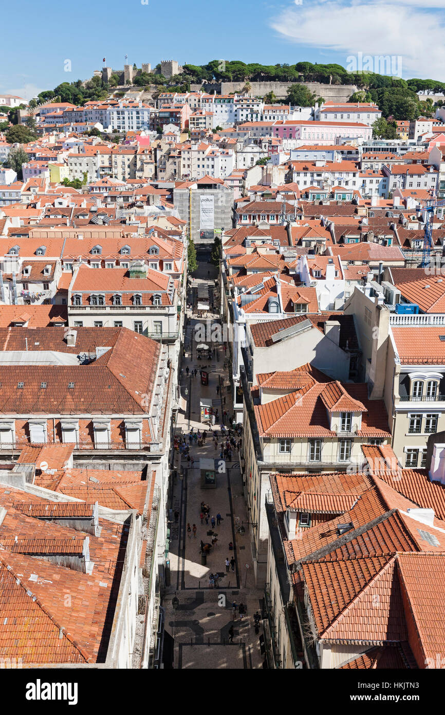 Angolo di alta vista di Castelo Sao Jorge nella città di Lisbona, Portogallo Foto Stock