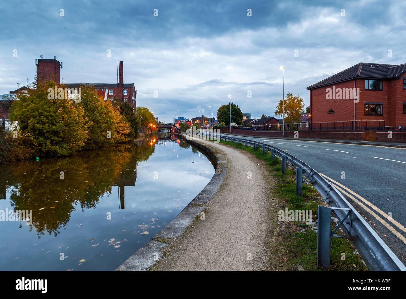 Bridgewater Canal al crepuscolo, Patricroft Bridge, Worsley Road, Salford, Regno Unito Foto Stock Bridgewater Canal al crepuscolo, Patricroft Bridge, Worsley Road, Salford, Regno Unito Foto Stock