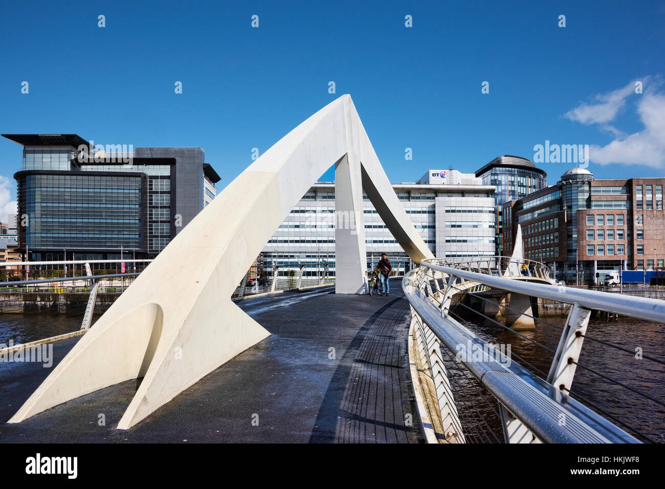 Il ponte di Tradeston (meglio conosciuto localmente come "ponte quiggly'), Glasgow, Scozia Foto Stock