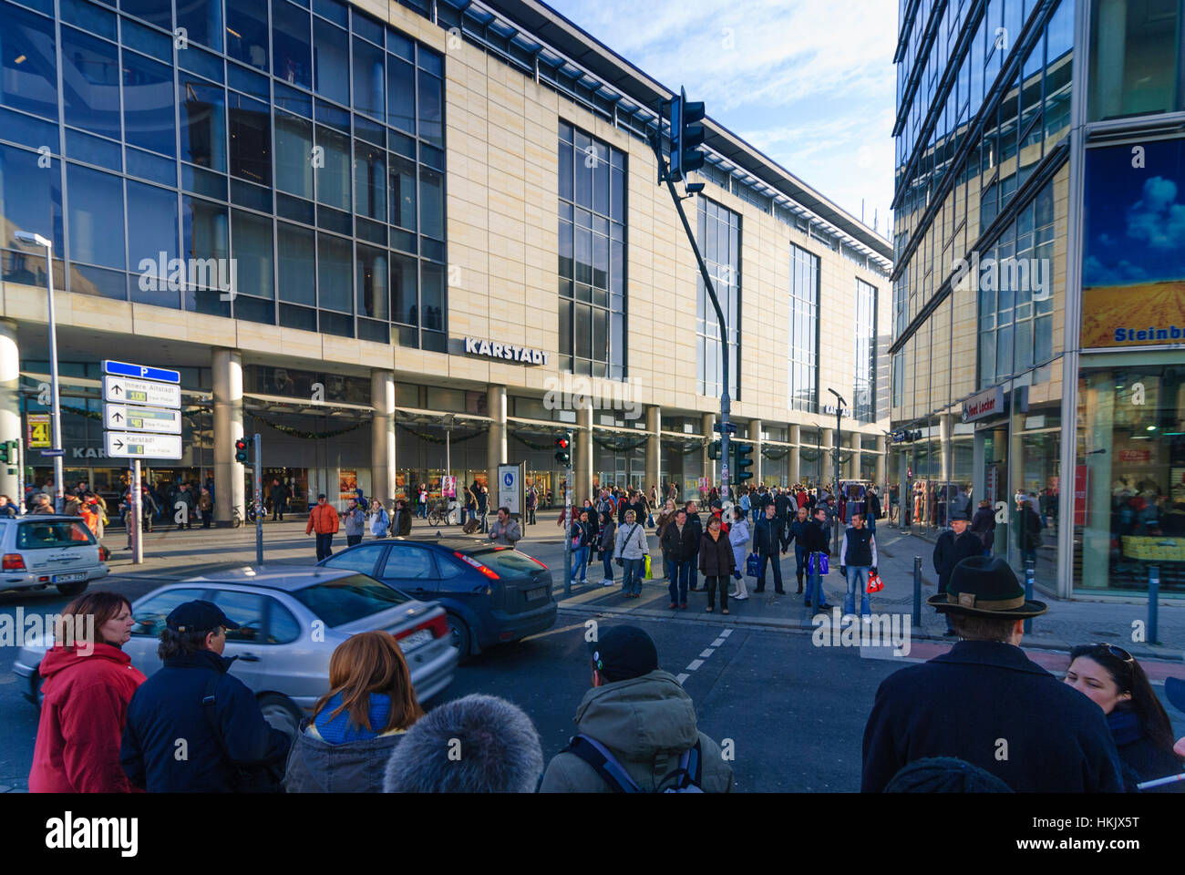 Dresda: Rush di Natale di acquirenti al Karstadt Prager Strasse, , Sachsen, Sassonia, Germania Foto Stock