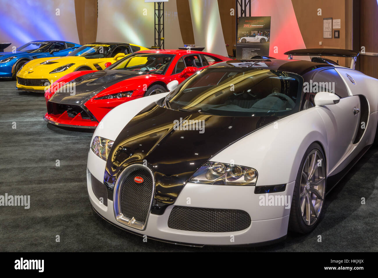 Detroit, MI, Stati Uniti d'America - 10 Gennaio 2016: Bugatti Veyron, Falcon F7, e Lingenfelter Z06 Corvette Foto Stock