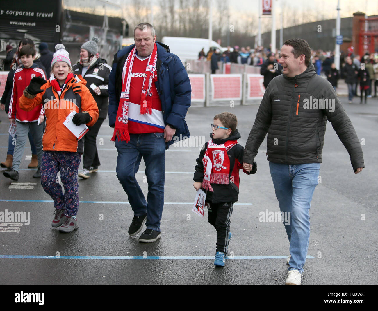 Middlesbrough tifosi di arrivare allo stadio durante la Emirates FA Cup, quarto round in abbinamento al Riverside Stadium, Middlesbrough. Foto Stock