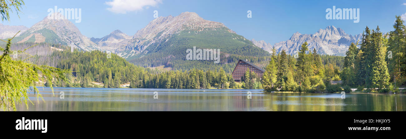 Alti Tatra - il panorama del villaggio di Strbske Pleso lago Foto Stock