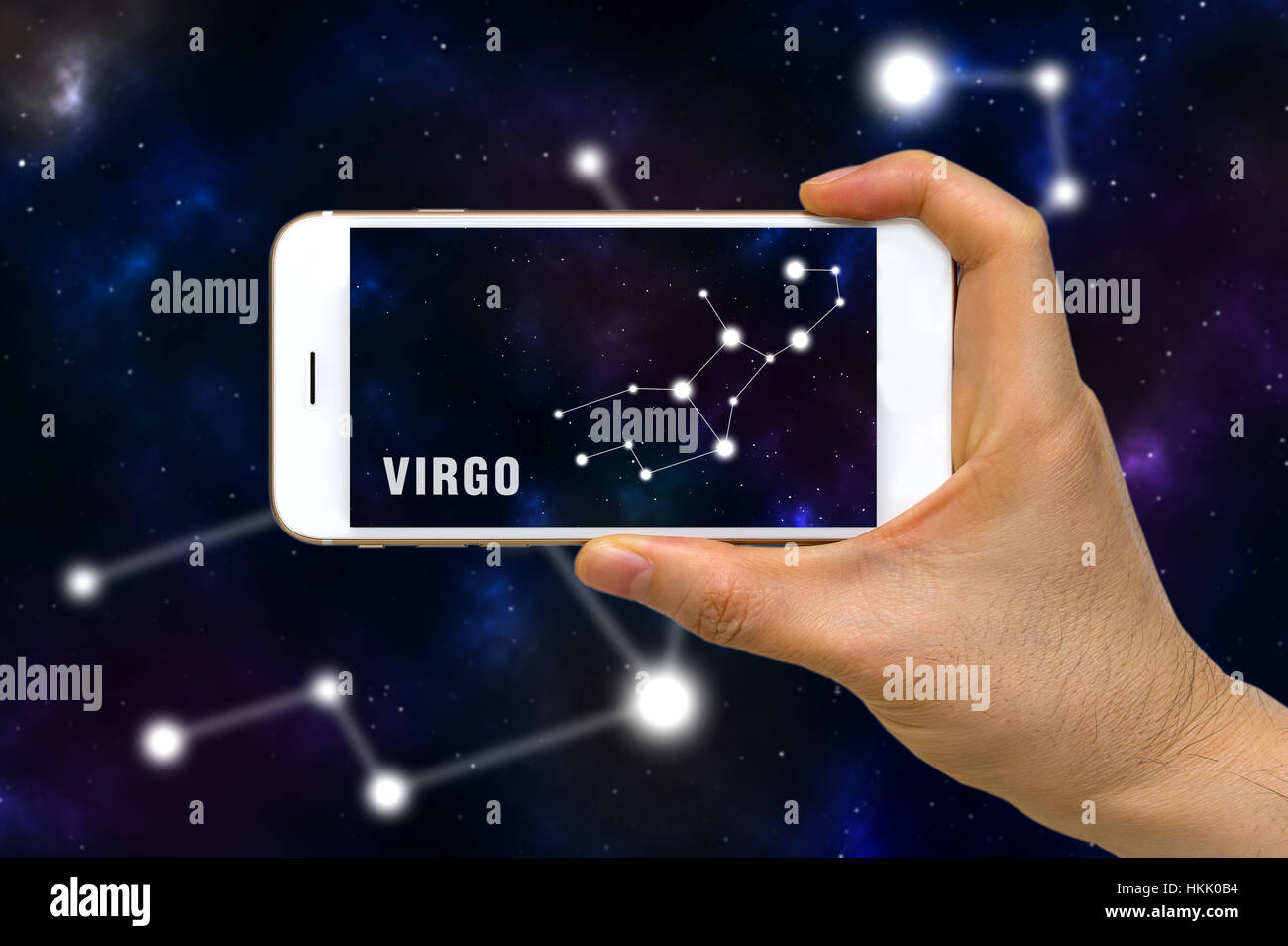 Concetto di realtà aumentata, AR, di Virgo Costellazione zodiacale app sullo smartphone. Foto Stock