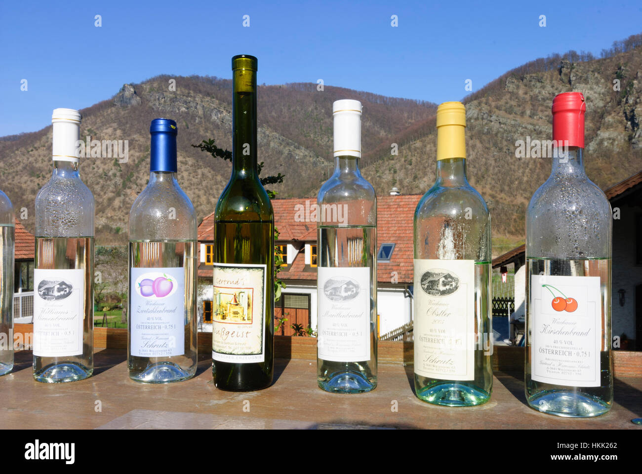 Willendorf in der Wachau: selezione di liquori di frutta della valle di Wachau in vendita, Wachau, Niederösterreich, Austria Inferiore, Austria Foto Stock