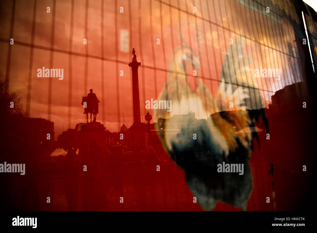 Londra, Regno Unito. 28 gen, 2017. Trafalgar Square è pronto per il nuovo anno cinese della Rooster celebrazioni. Credito: carolmoir/Alamy Live News Foto Stock