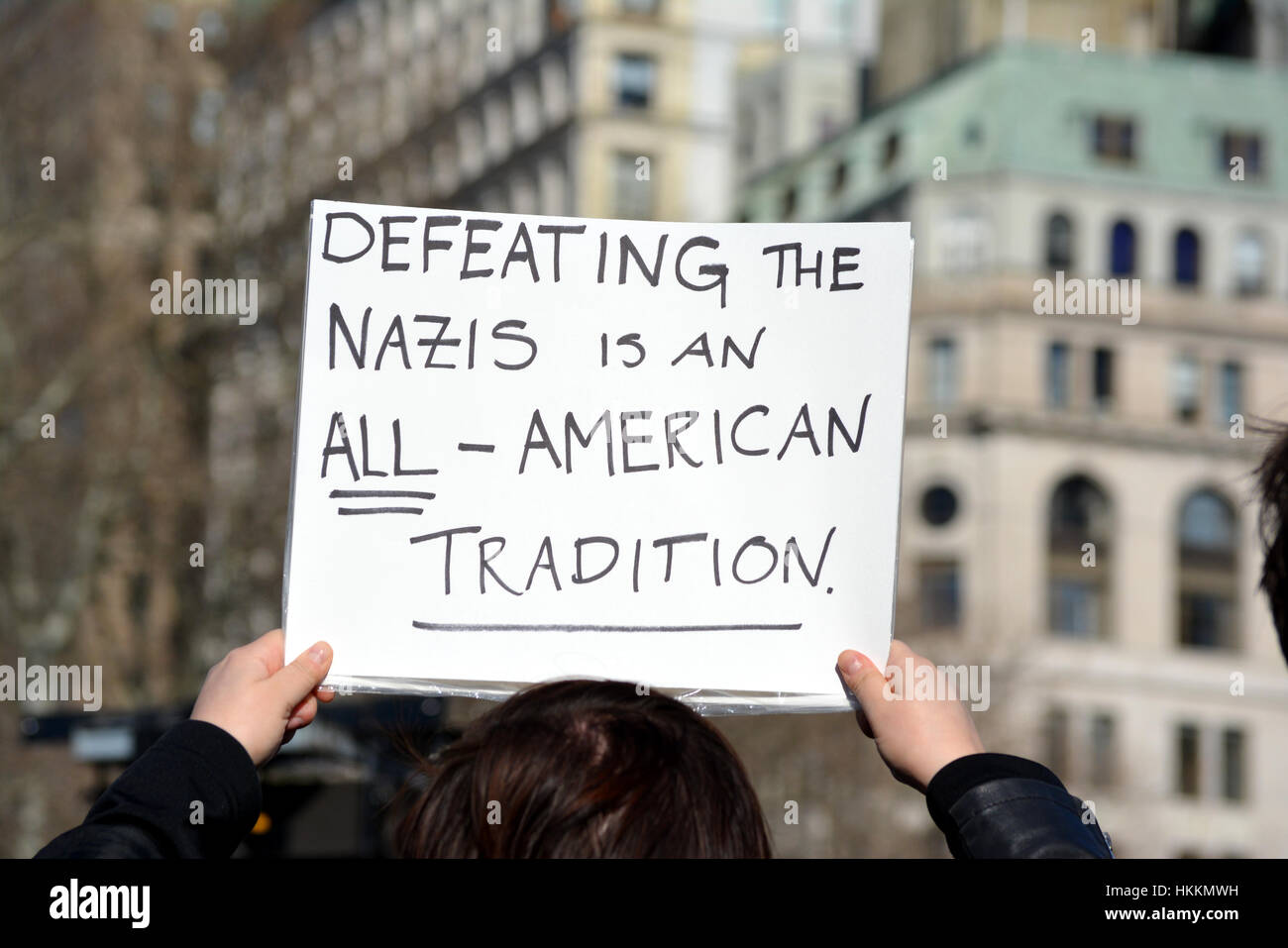 La città di New York, Stati Uniti d'America. Il 29 gennaio, 2017. I dimostranti prendere parte al rally contro il Presidente Trump di piani in materia di immigrazione a Battery Park a New York City. Credito: Christopher Penler/Alamy Live News Foto Stock