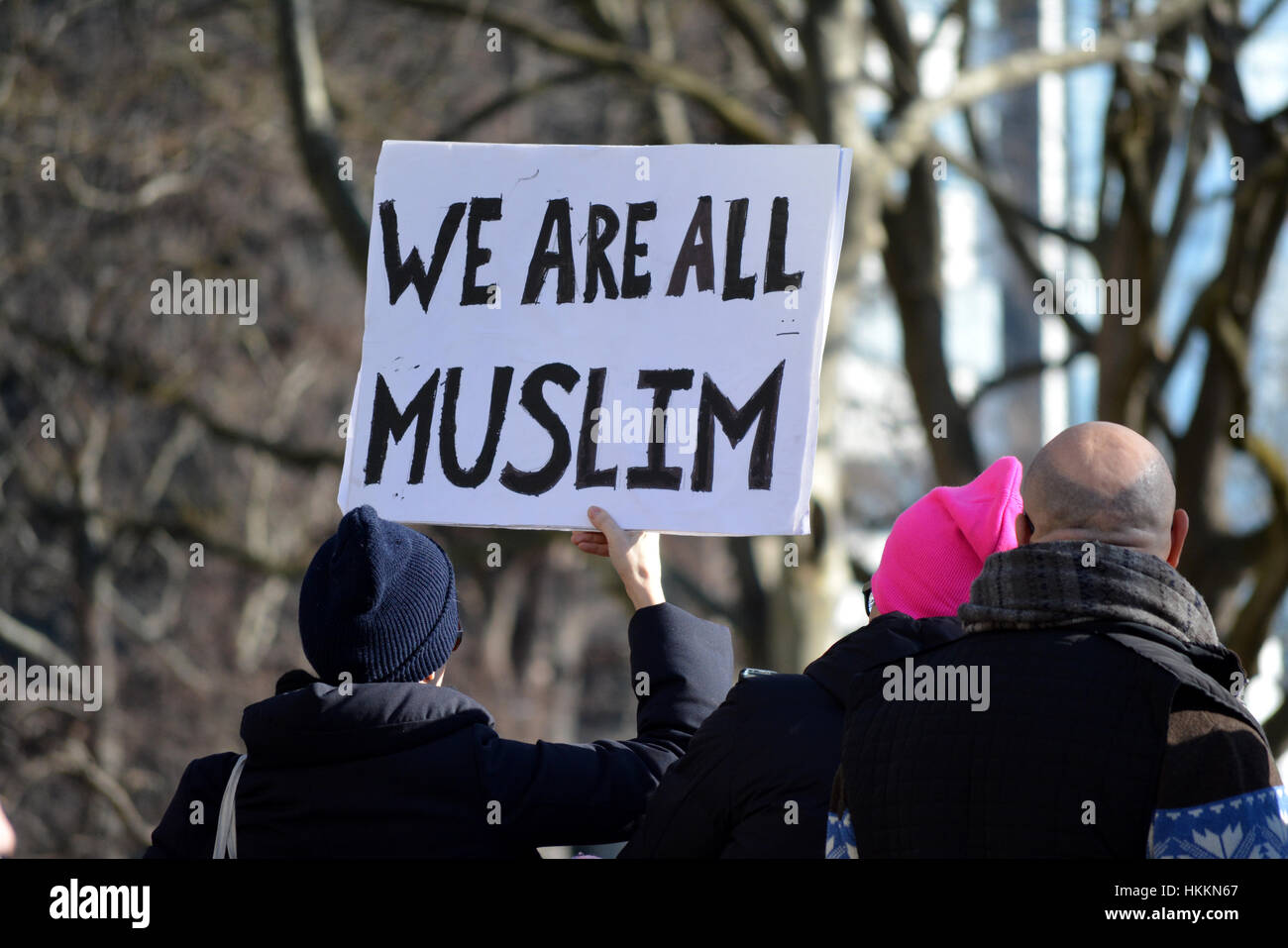 La città di New York, Stati Uniti d'America. Il 29 gennaio, 2017. I dimostranti prendere parte al rally contro il Presidente Trump di piani in materia di immigrazione a Battery Park a New York City. Credito: Christopher Penler/Alamy Live News Foto Stock