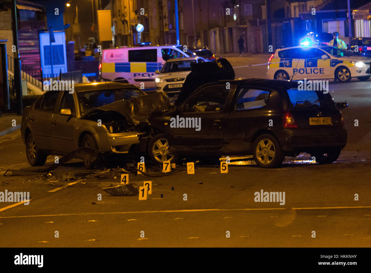 Morecambe, Regno Unito. Il 29 gennaio, 2017. Lancashire polizia hanno chiuso Heysham Road a Morecambe, Lancashire per condurre un'indagine in un grave incidente stradale che coinvolgono due vetture. Il traffico tra Heysham e Morecambe è deviato come risultato. Credito: David Billinge/Alamy Live News Foto Stock