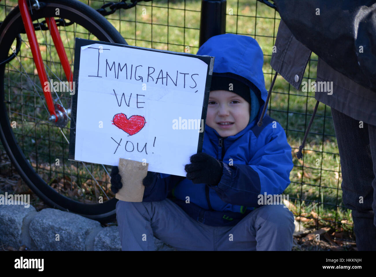 La città di New York, Stati Uniti d'America. Il 29 gennaio, 2017. I dimostranti prendere parte al rally contro il Presidente Trump di piani in materia di immigrazione a Battery Park a New York City. Credito: Christopher Penler/Alamy Live News Foto Stock