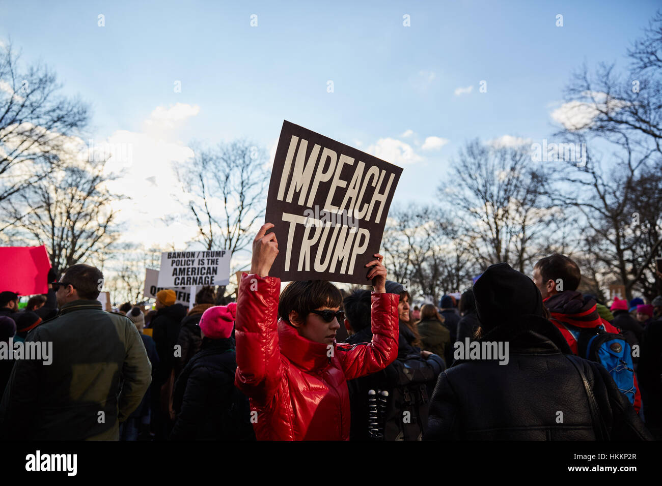 La città di New York, Stati Uniti d'America. 29 gen, 2017. Manifestanti assemblare a Battery Park in Manhattan inferiore per parlare fuori contro il presidente Donald Trump's ordine esecutivo su vietato viaggiare da selezionare i paesi musulmani. Credito: Erica Schroeder / Alamy Live News Foto Stock