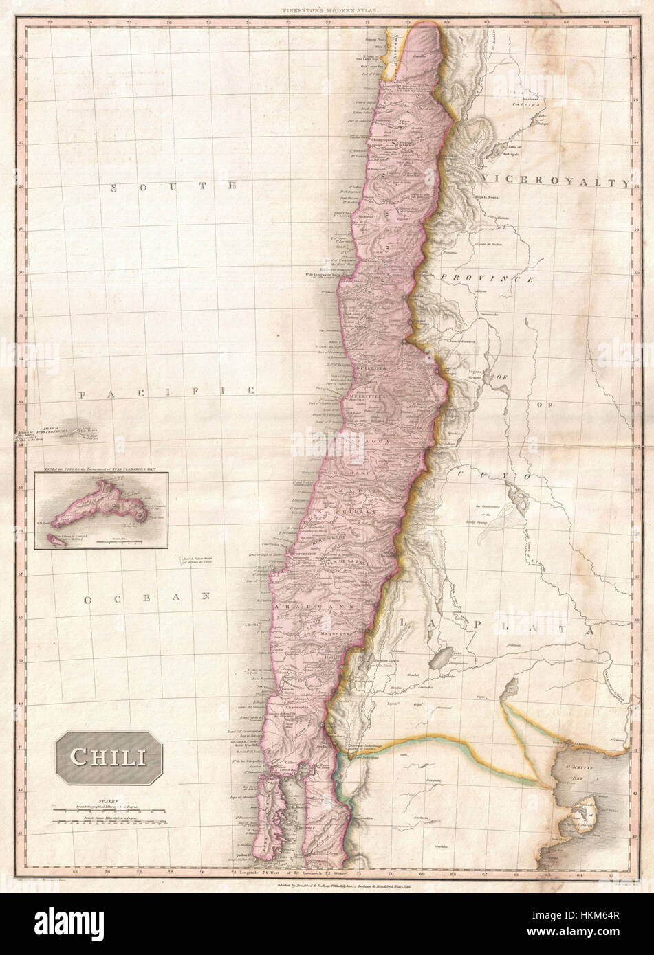 La *1818 Pinkerton Map of Chile* è una mappa storica significativa che fornisce una rappresentazione geografica dettagliata del Cile come era conosciuto all'inizio del XIX secolo. La mappa mostra i confini politici e la topografia della regione al momento della sua creazione. Foto Stock