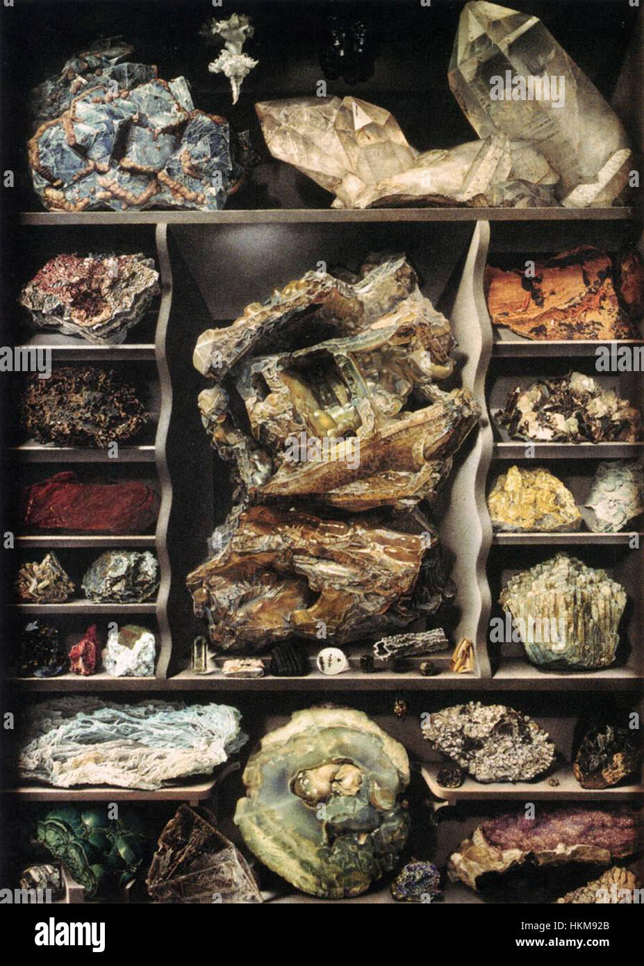 I *minerali cristallizzati* di Alexandre-Isidore Leroy De Barde sono uno studio scientifico dettagliato presentato come un'opera d'arte, che presenta la bellezza e la struttura dei minerali cristallizzati. Il dipinto mostra i dettagli intricati e l'eleganza naturale di queste formazioni geologiche. Foto Stock