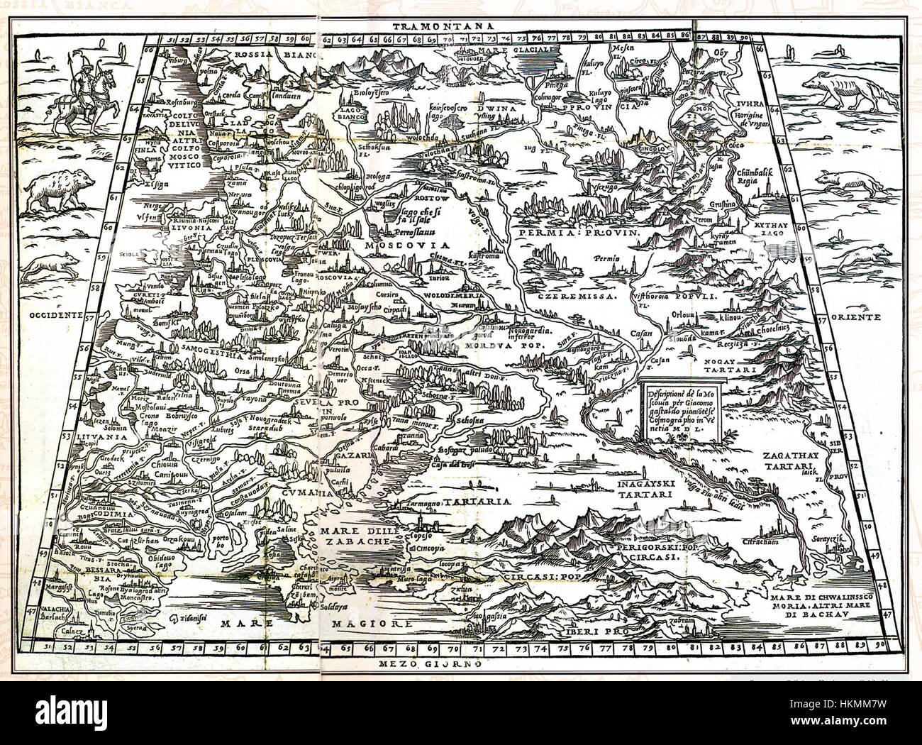 Questa mappa veneziana del 1551 di Mosca, intitolata "Descriptione de la Moscouia", offre una descrizione dettagliata e precoce della capitale russa. La mappa, disegnata da Gastaldi, riflette la comprensione geografica del tempo, mostrando le strade e i monumenti di Mosca. Foto Stock