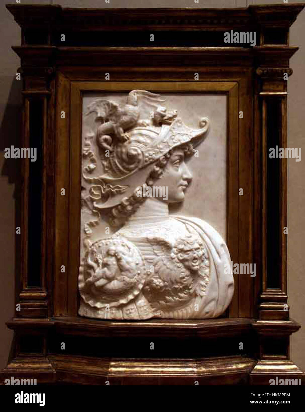 "Alessandro Magno" di Andrea del Verrocchio presenta il famoso capo militare in un suggestivo ritratto. L'attenzione al dettaglio e la padronanza della fusione in bronzo di Verrocchio hanno reso questo un contributo significativo all'arte rinascimentale. Foto Stock