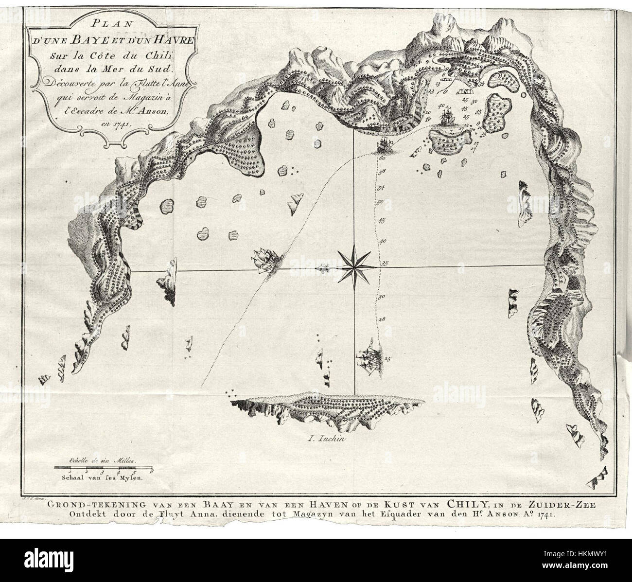 Questa mappa storica, AMH-8107-KB, illustra una baia e un'isola situate in Cile. Fornisce informazioni cartografiche dettagliate sulla geografia della regione, evidenziando le caratteristiche costiere e le isole circostanti nelle acque cilene. Foto Stock