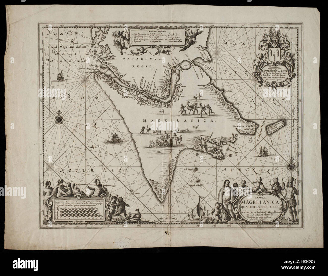 Una mappa storica che raffigura lo stretto di le Maire e lo stretto di Magelhaen, situati in Sud America. Questa mappa evidenzia le caratteristiche geografiche e le rotte di navigazione attraverso questi importanti passaggi marittimi. Foto Stock