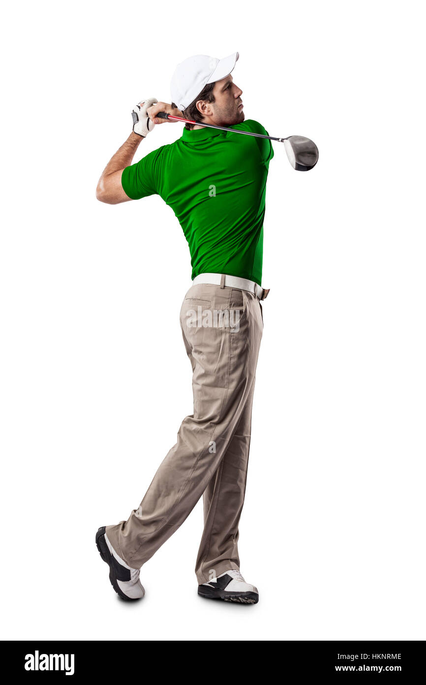 Giocatore di Golf in una camicia verde prendendo un altalena, su uno sfondo bianco. Foto Stock