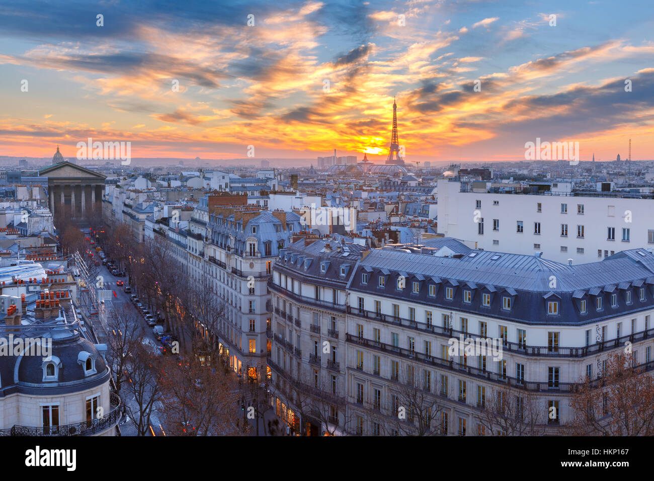 Torre Eiffel al tramonto a Parigi, Francia Foto Stock