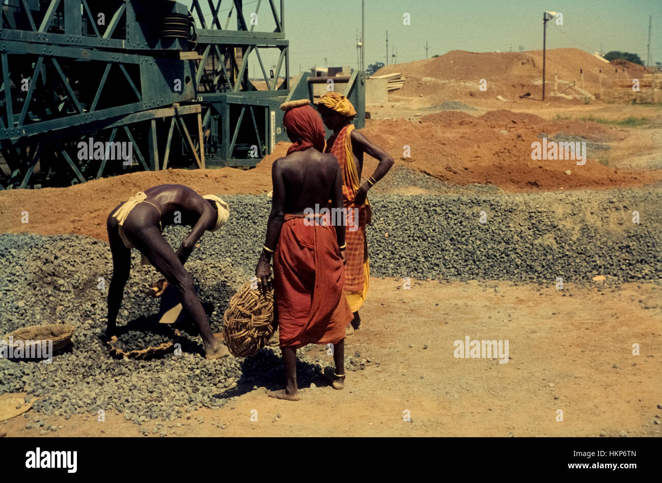 Bau einer Fabrik in Neyveli, Tamil Nadu mit Mitteln der Entwicklungshilfe,1962. Costruzione di una fabbrica a Neyveli, India nel 1962. Foto Stock