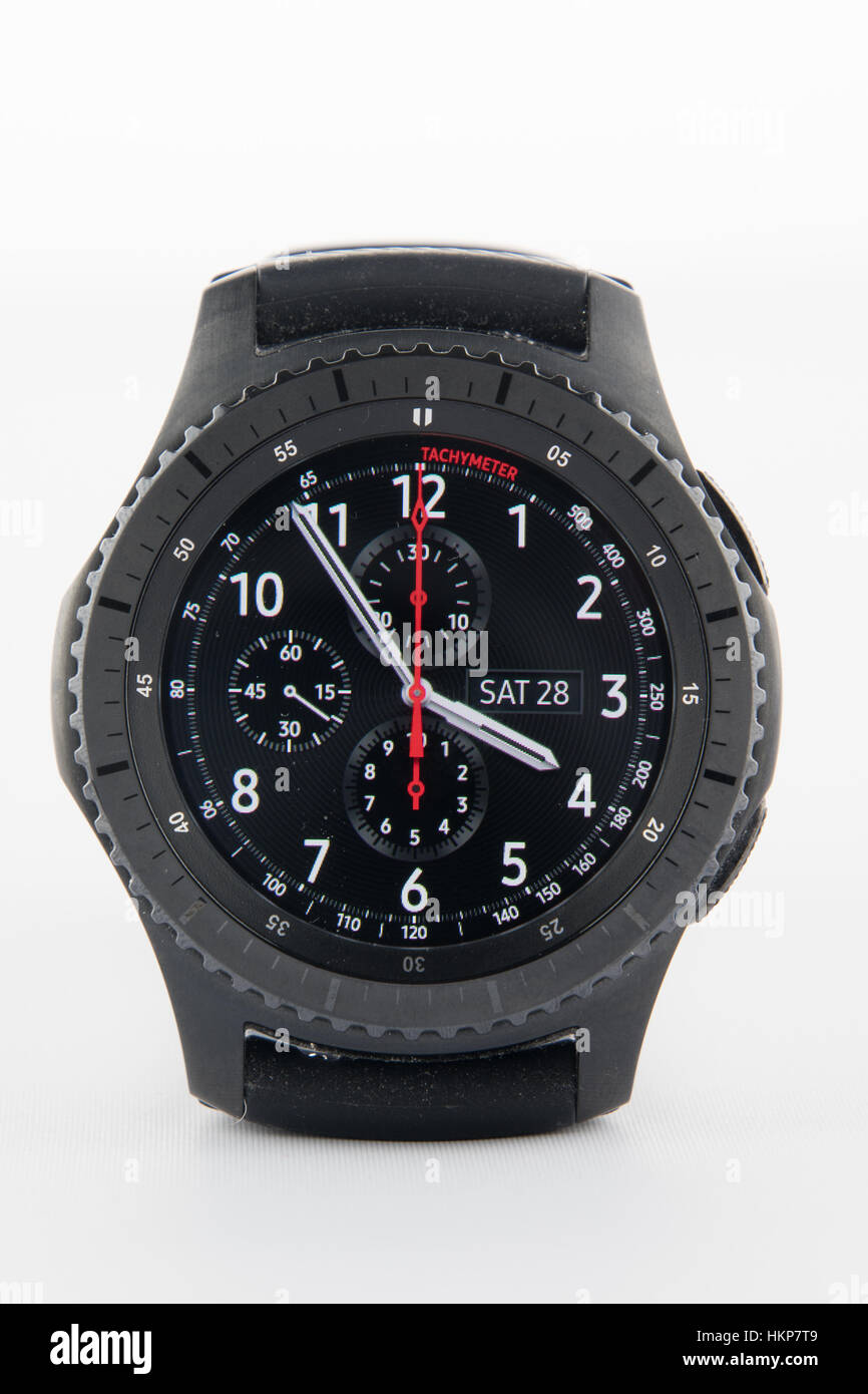 CHESTER, Regno Unito - 28 Gennaio 2017: Ingranaggio Samsung S3 smartwatch che mostra il quadrante di orologio Foto Stock