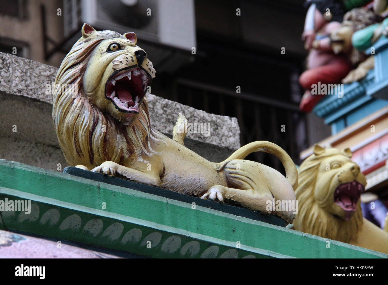 Tradizionale statua decorativa di Lion dal tempio indù close up Malesia Kuala Lumpur Foto Stock