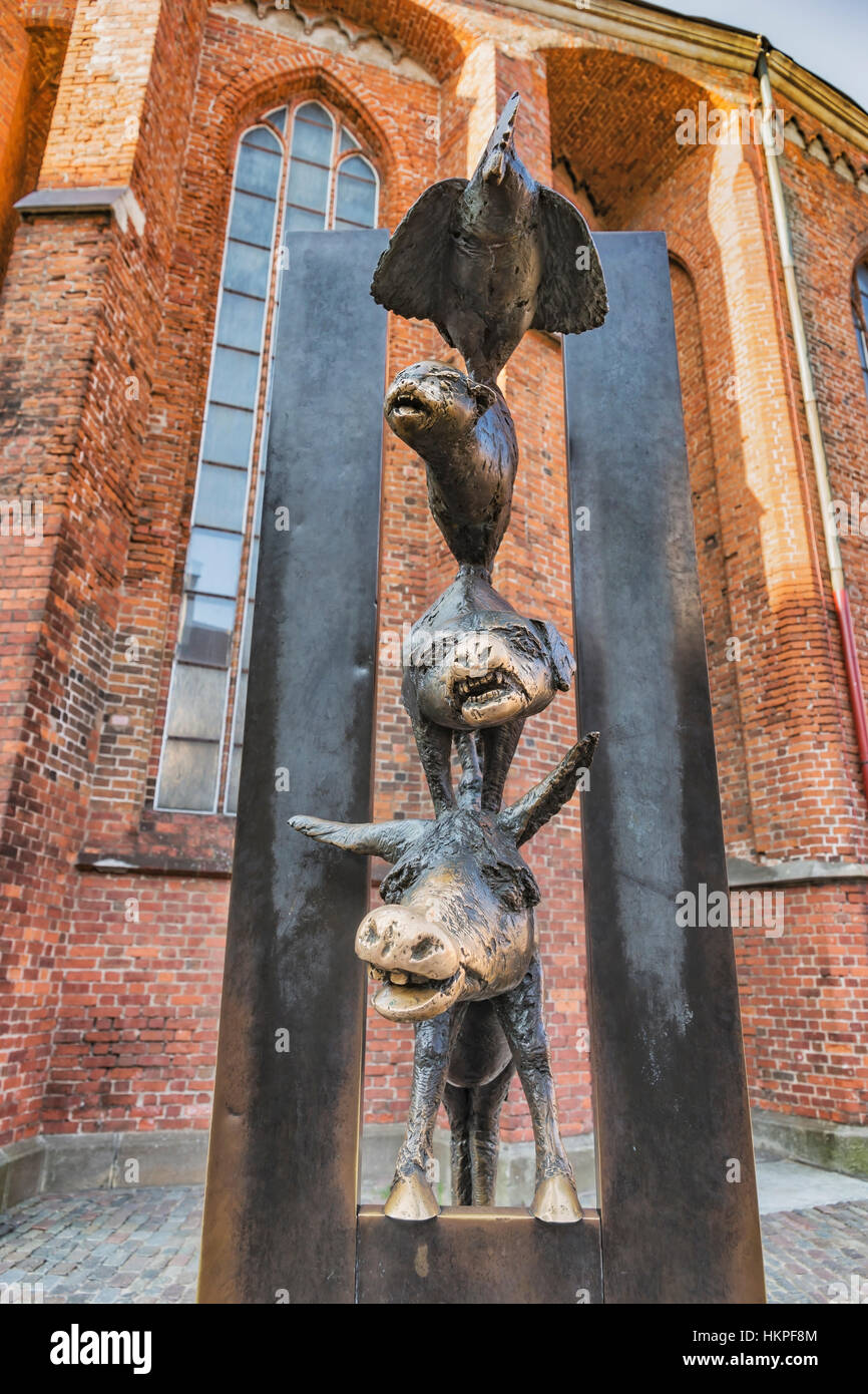 La scultura della città di Brema musicisti è situato nella città vecchia di Riga, Lettonia, Paesi Baltici, Europa Foto Stock