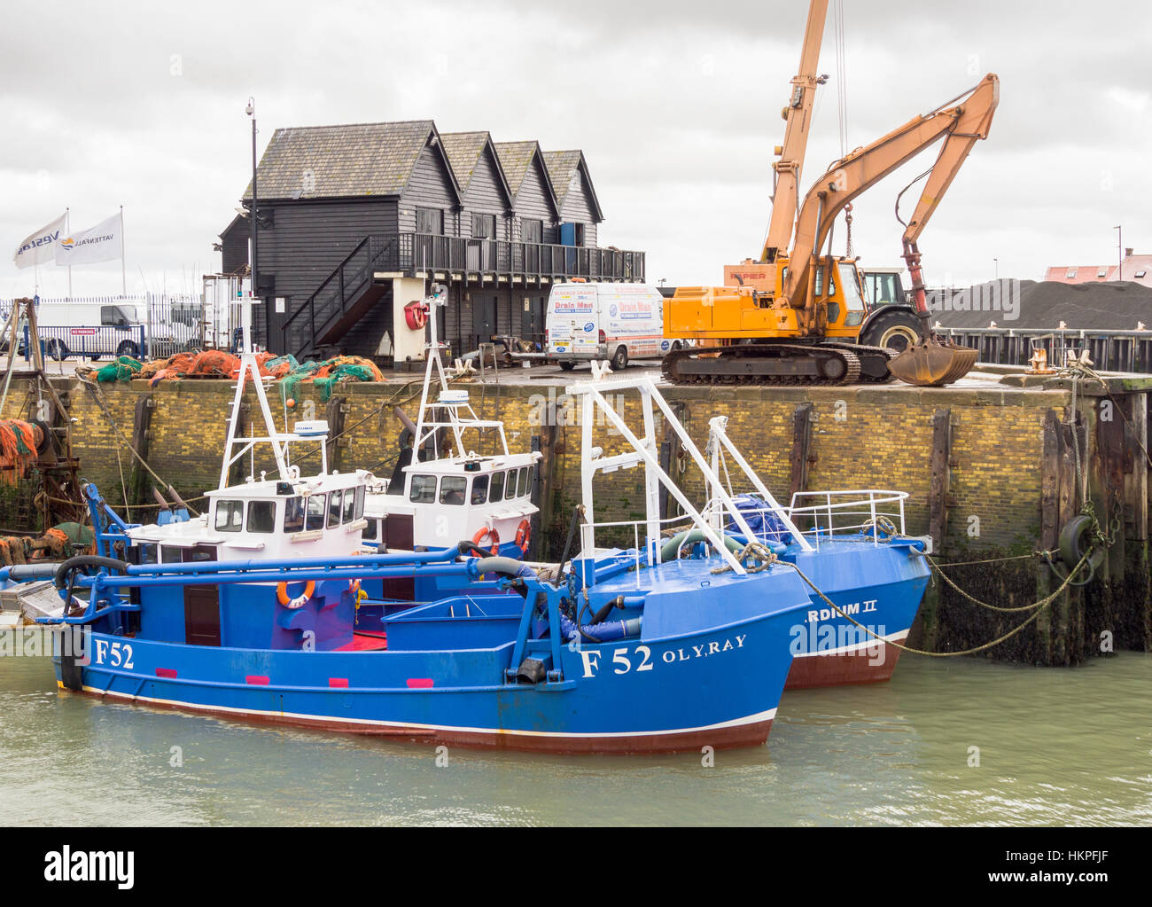 Peschereccio barche " Oly Ray' e 'Cardium II' ormeggiata al Porto di whitstable kent, Inghilterra, Regno Unito. Foto Stock
