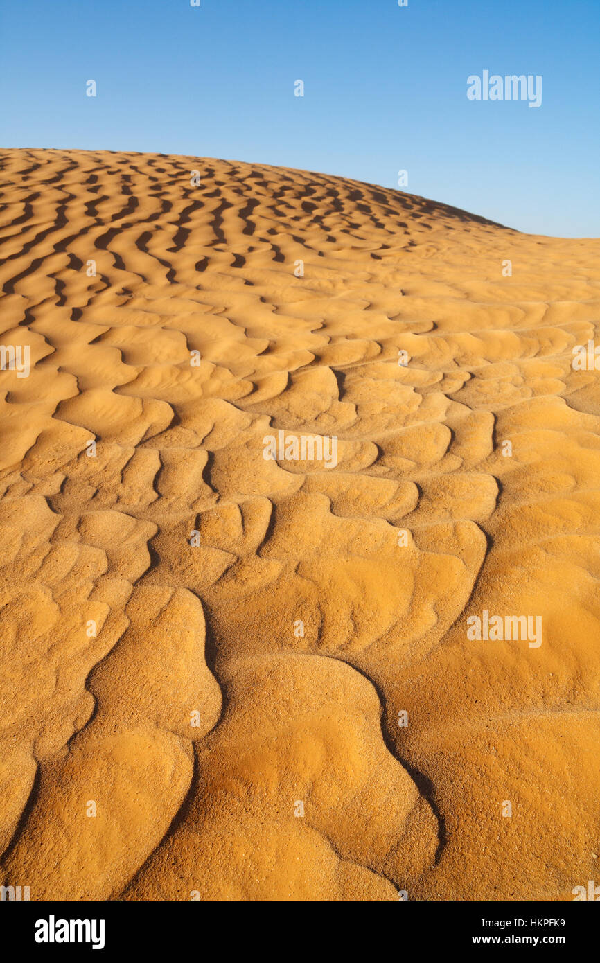 Bellissimi modelli di sabbia nel deserto del Sahara, Tunisia, Africa Foto Stock