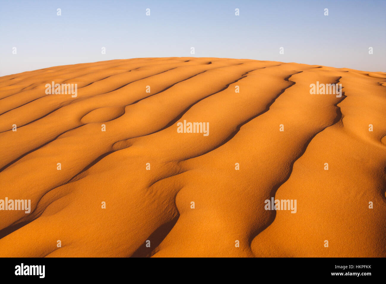 Bellissimi modelli di sabbia nel deserto del Sahara, Tunisia, Africa Foto Stock