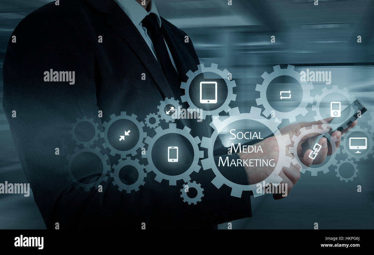 Business, tecnologia Internet e networking concetto. SMM - Social Media Marketing virtuale sul display. Foto Stock