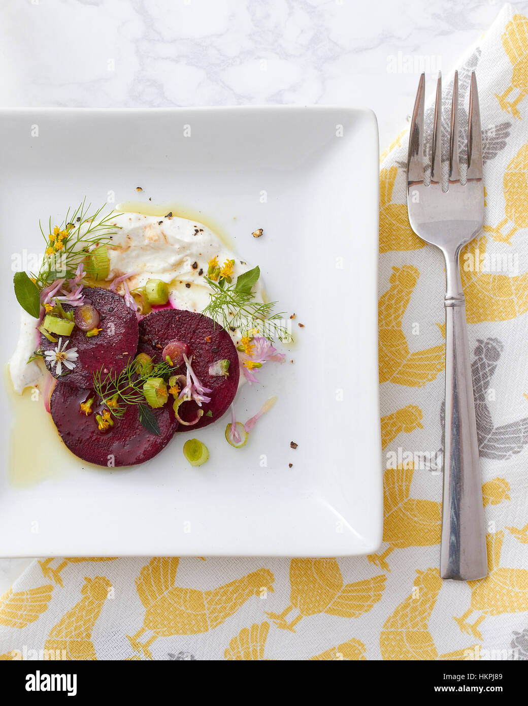 Gourmet e barbabietole da insalata di erbe Impostazione tabella Foto Stock