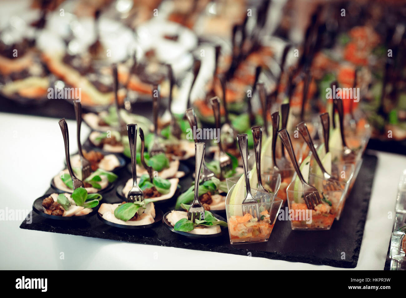 Antipasti e insalate con forche close-up Foto Stock