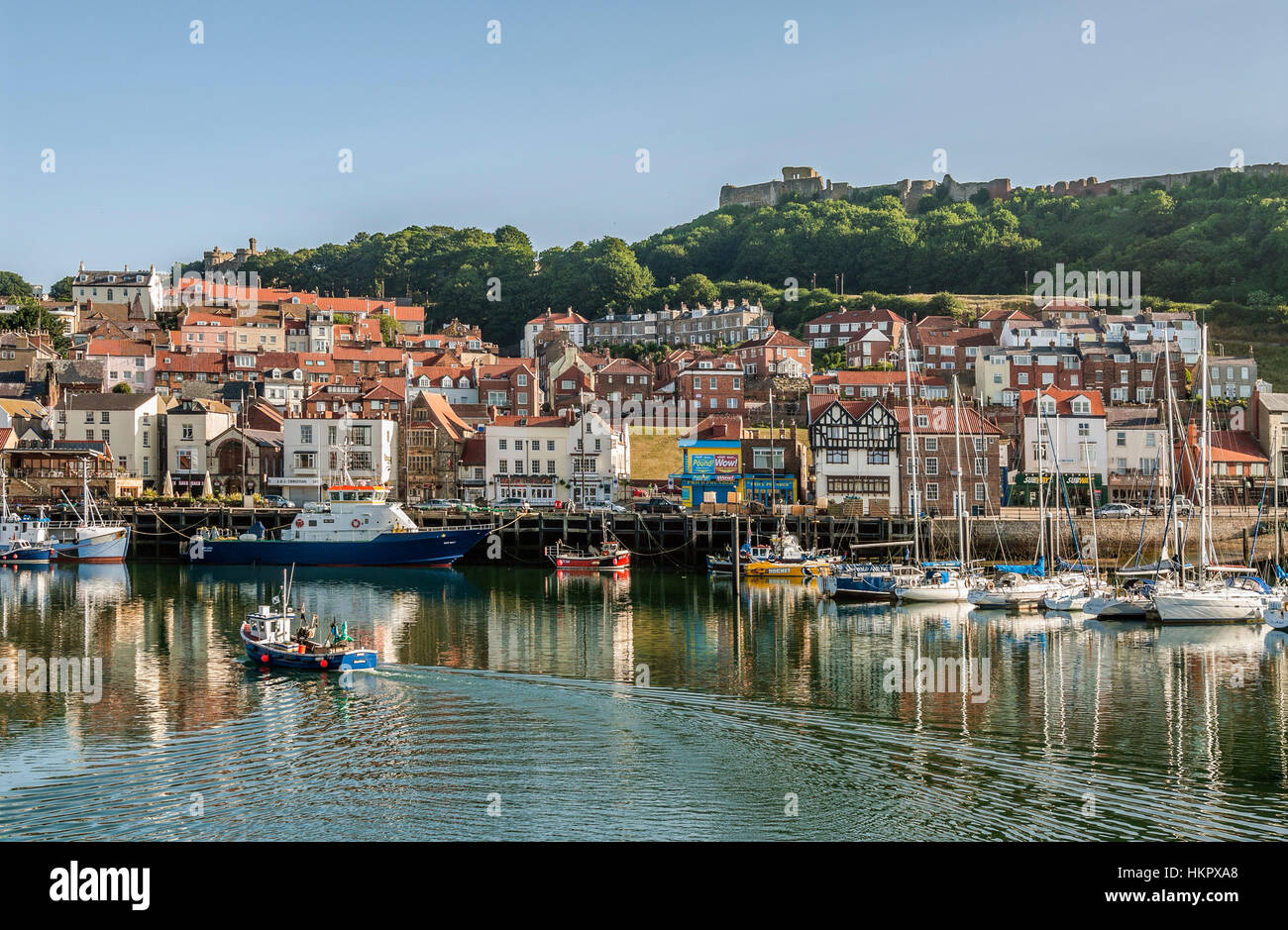 Habor di Scarborough sulla costa del Mare del Nord dello Yorkshire del Nord, Inghilterra Foto Stock