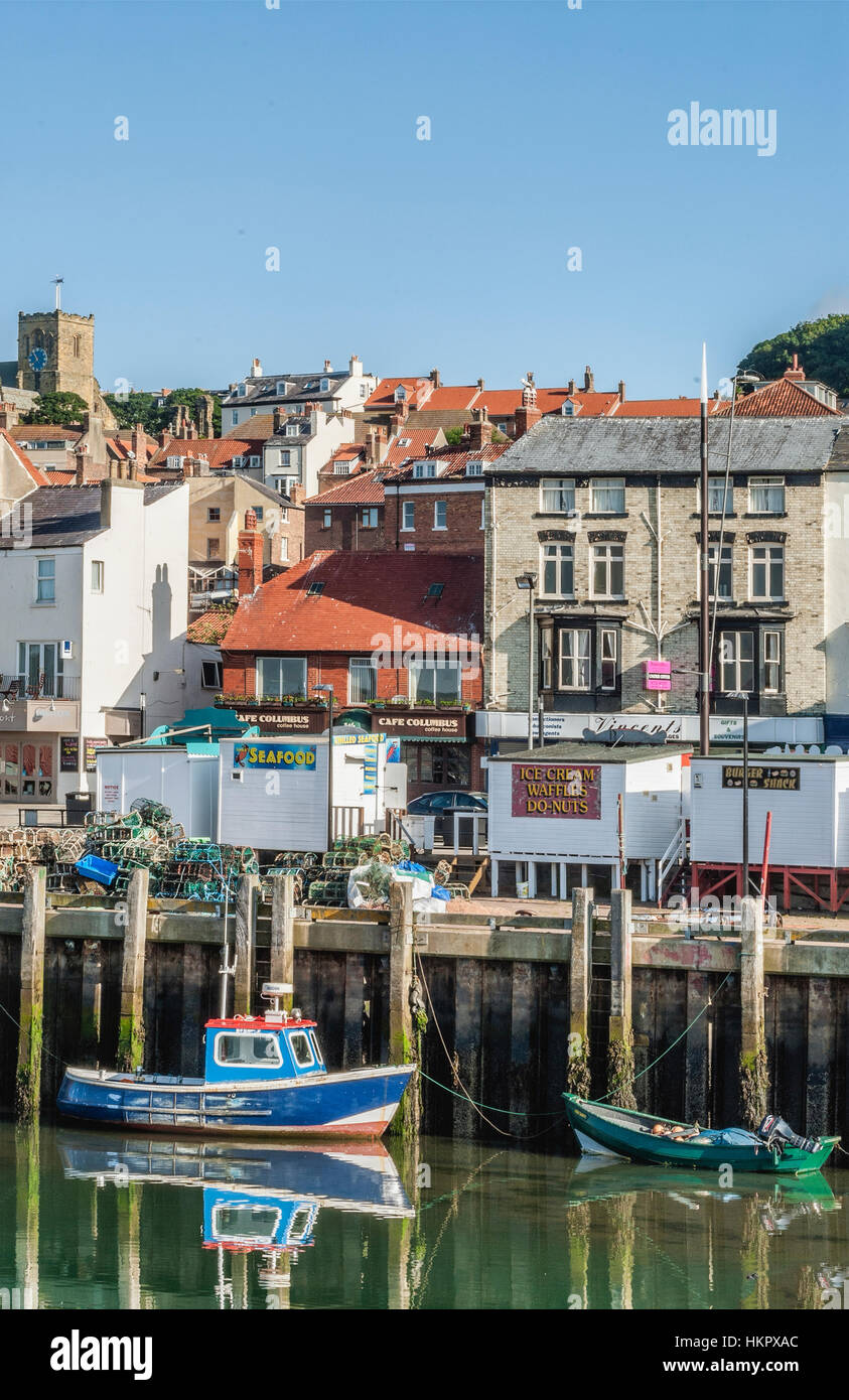 Habor di Scarborough sulla costa del Mare del Nord dello Yorkshire del Nord, Inghilterra Foto Stock