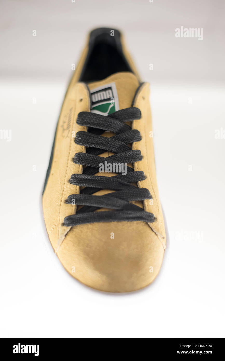 Londra, Regno Unito. 29 gen, 2017. Il più grande sneaker di tutti i tempi, mostra a Haggerston Archivista della galleria. La mostra è creata nella ricerca e nella celebrazione dei 25 più importanti e iconico sneakers di tutti i tempi, come votato da un sondaggio internazionale del pubblico in generale e agli esperti del settore. Credito: Alberto Pezzali/Pacific Press/Alamy Live News Foto Stock