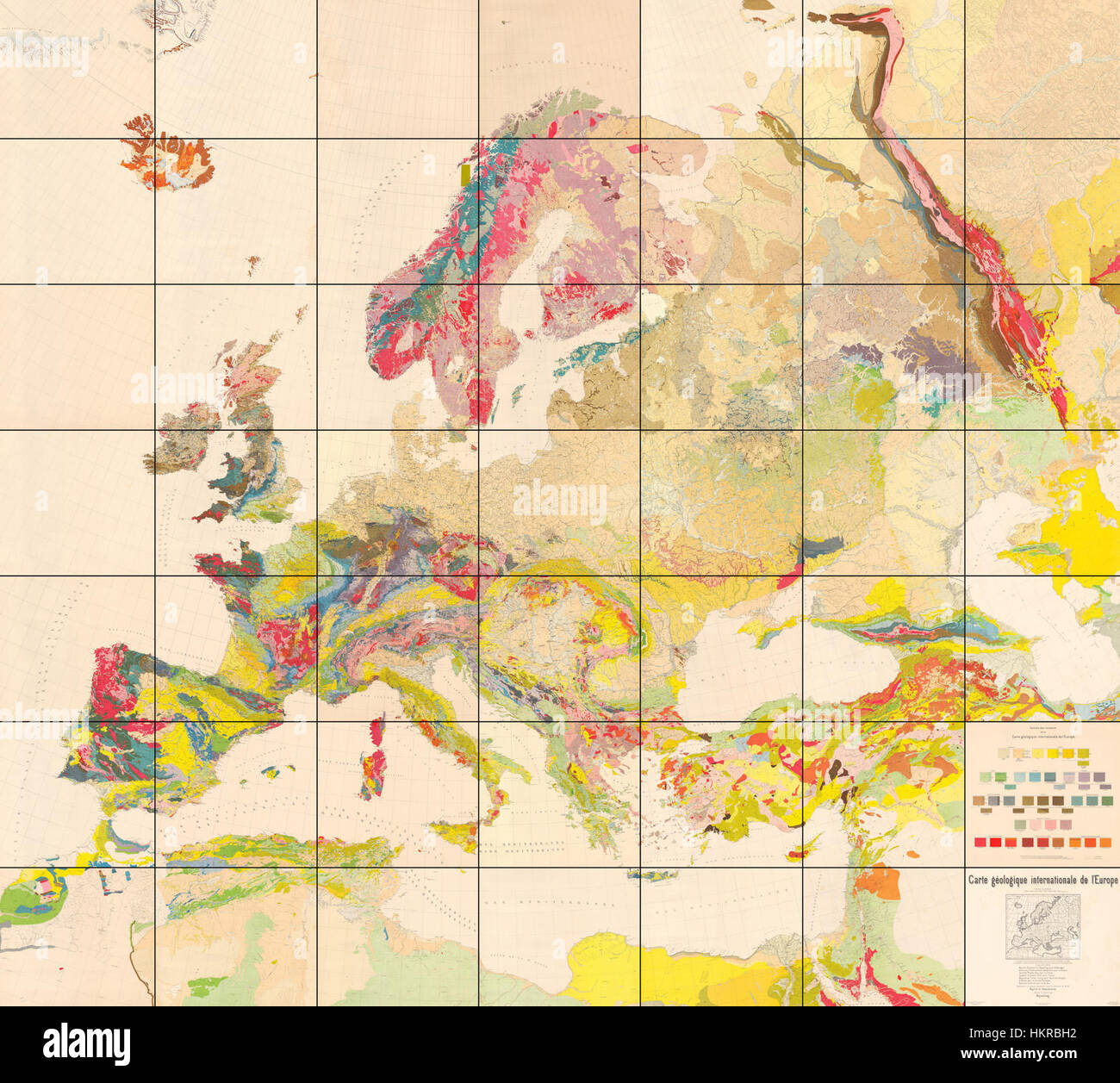 Questa mappa geologica dell'Europa descrive in dettaglio le caratteristiche geologiche della regione, evidenziando le formazioni rocciose e le strutture geologiche. La mappa funge da rappresentazione scientifica della composizione geologica dell'Europa. Foto Stock